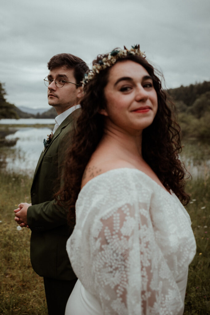 Séance couple lors du renouvellement de voeux de mariage à l'occasion de leur anniversaire de mariage en Alsace, entre Colmar et Strasbourg. En pleine nature.