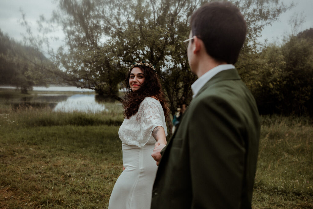 Séance couple lors du renouvellement de voeux de mariage à l'occasion de leur anniversaire de mariage en Alsace, entre Colmar et Strasbourg.