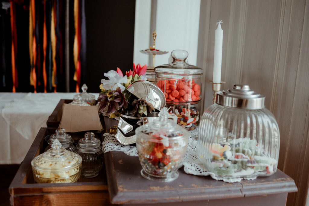 Décoration de la table à bonbons des enfants pour un mariage en Alsace