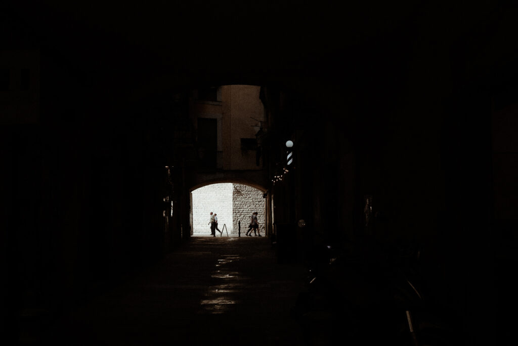 Photographe français à Barcelone pour des séances photos couple, mariage, ou femme.