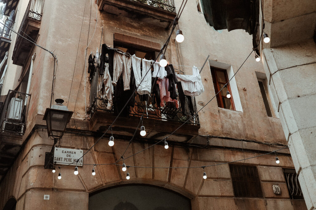 Photographe français à Barcelone pour des séances photos couple, mariage, ou femme.